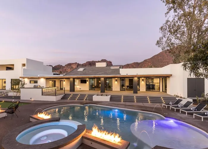 Luxury Micro-Resort, Theater, Sauna, Heated Pool Phoenix
